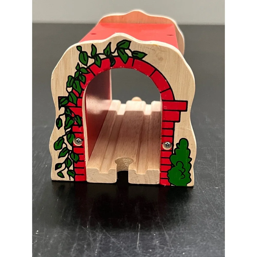 Bigjigs Rail Wooden Train Tunnel Red Brick Ivy Print with 3 Risers One Size